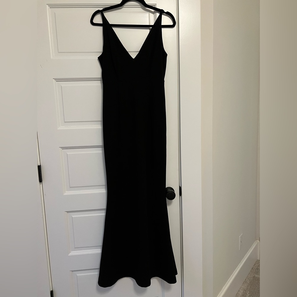 Lulu’s Black Gown